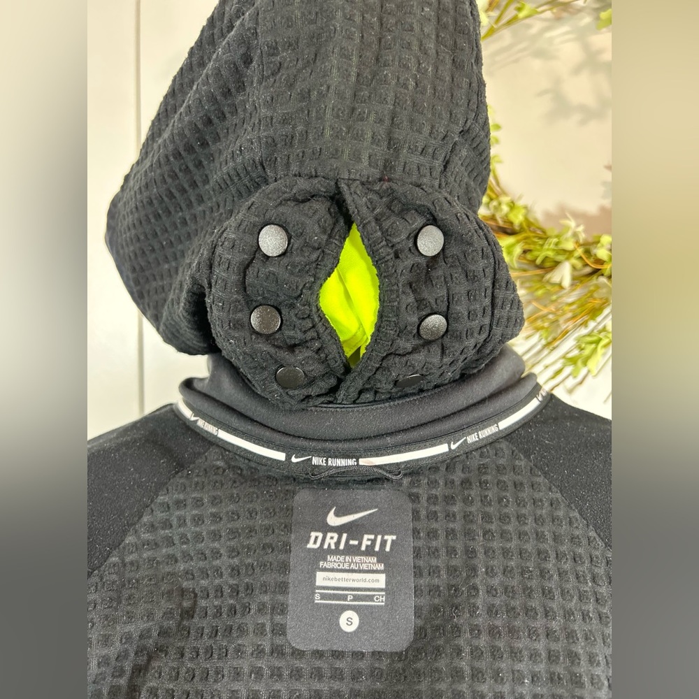 Nike Dri-Fit Womens Size SM Shield Max Running Jacket Full Zip Hooded Logo Black - Picture 14 of 16
